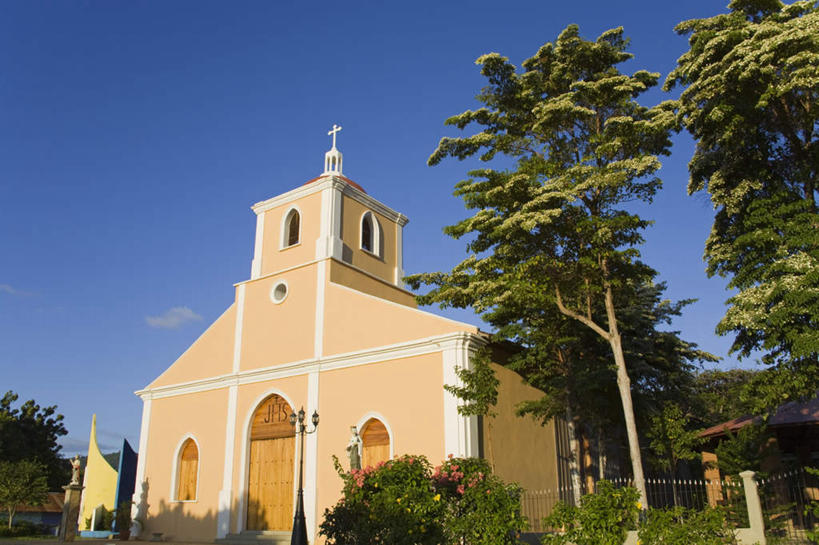 无人,教堂,横图,室外,白天,正面,度假,美景,植物,城市风光,城市,尼加拉瓜,阴影,节日,光线,十字架,影子,墙,景观,文化,娱乐,墙壁,墙面,树,树木,蓝色,绿色,蓝天,天空,阳光,自然,天,祈祷,享受,休闲,健康,景色,放松,许愿,宗教,信仰,生长,晴朗,成长,纪念,祈求,北美,北美洲,基督教,天主教,美洲,信念,万里无云,北亚美利加洲,亚美利加洲,尼加拉瓜共和国,平安,晴空,晴空万里,彩图,大教堂,礼拜堂