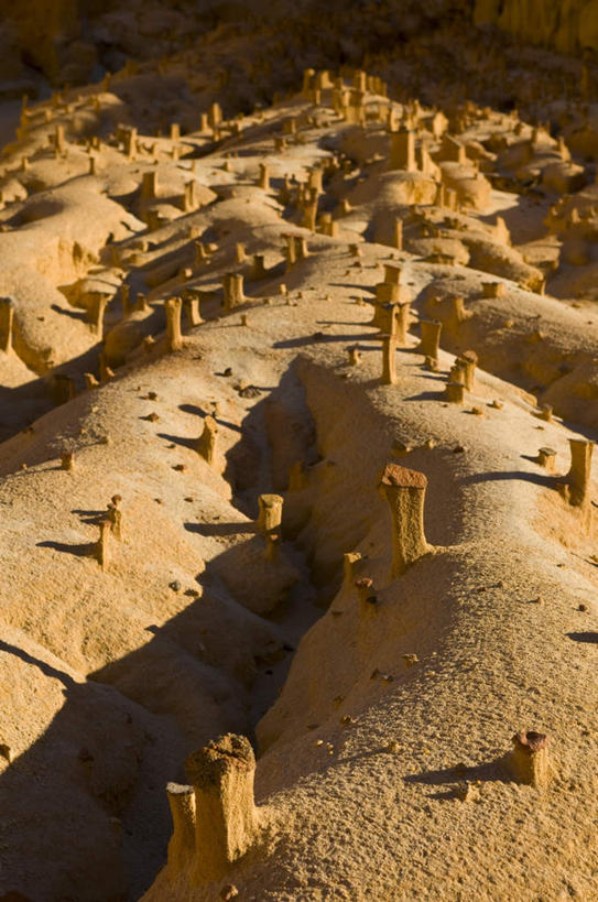 无人,竖图,俯视,室外,白天,旅游,度假,石头,美景,山,山脉,非洲,马达加斯加,阴影,朦胧,模糊,光线,石子,影子,景观,山峰,山峦,娱乐,阳光,自然,群山,享受,休闲,陡峭,景色,放松,自然风光,马达加斯加共和国,笔陡,峻峭,石块,岩石,彩图,高角度拍摄