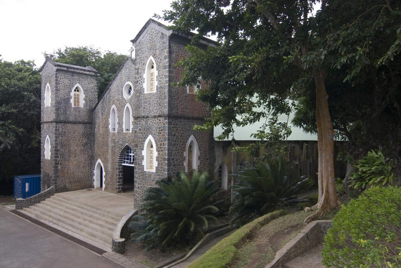 无人,教堂,横图,室外,白天,正面,旅游,度假,植物,楼梯,标志建筑,道路,地标,建筑,路,非洲,毛里求斯,阴影,节日,朦胧,模糊,光线,影子,阶梯,小路,交通,文化,娱乐,建设,台阶,树,树木,蓝色,绿色,蓝天,天空,阳光,自然,天,祈祷,享受,休闲,健康,旅游胜地,放松,许愿,宗教,信仰,生长,晴朗,成长,纪念,祈求,信念,万里无云,阿非利加洲,毛里求斯共和国,罗德里格斯岛,平安,晴空,晴空万里,彩图,大教堂,礼拜堂