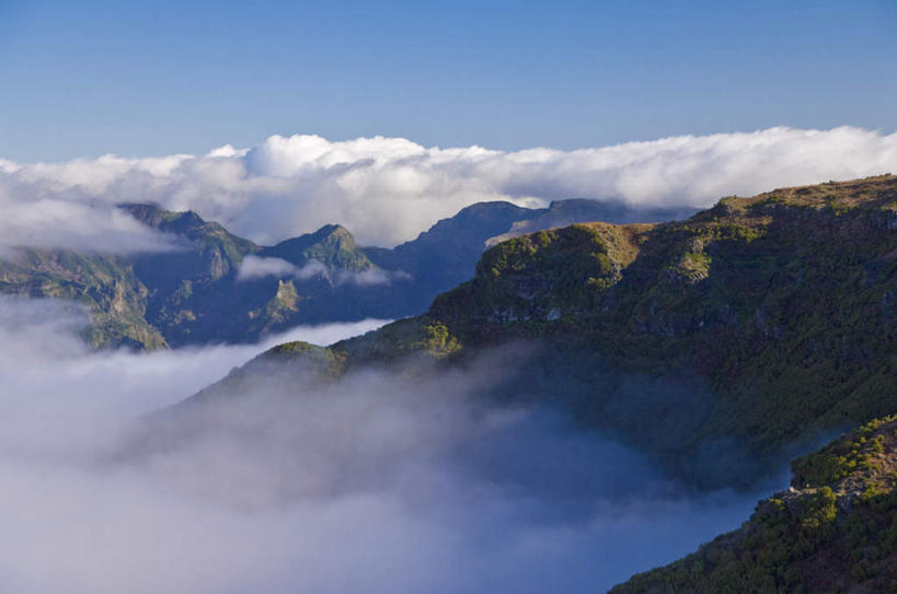 无人,横图,俯视,航拍,室外,白天,旅游,度假,石头,美景,山,山脉,非洲,阴影,朦胧,模糊,光线,石子,影子,景观,山峰,云,云朵,山峦,云彩,娱乐,蓝色,白云,蓝天,天空,阳光,自然,群山,天,享受,休闲,景色,放松,晴朗,鸟瞰,自然风光,阿非利加洲,马德拉群岛,石块,岩石,晴空,彩图,高角度拍摄