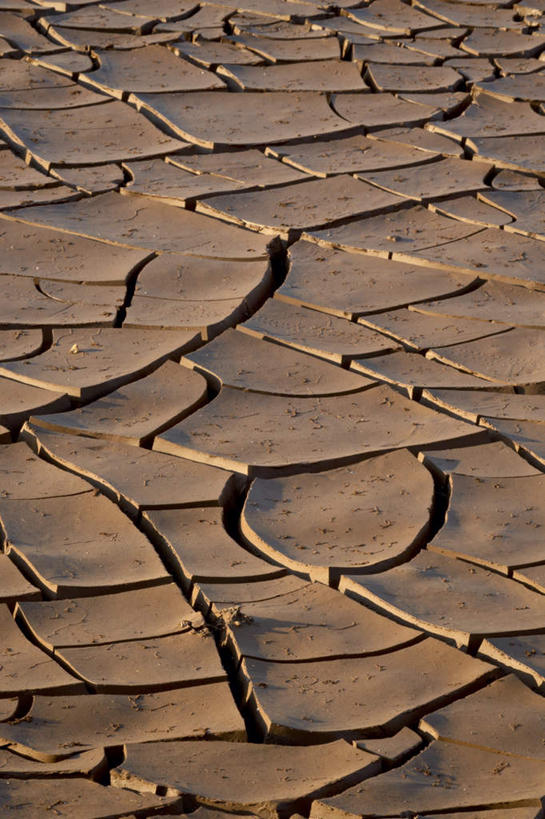 无人,动物园,竖图,俯视,室外,白天,旅游,度假,美景,非洲,南非,阴影,破碎,光线,纹路,纹理,影子,景观,泥土,土壤,娱乐,阳光,自然,享受,休闲,景色,放松,国家公园,破裂,自然风光,摧毁,肌理,克鲁格国家公园,阿非利加洲,德兰士瓦省,南非共和国,彩图,高角度拍摄