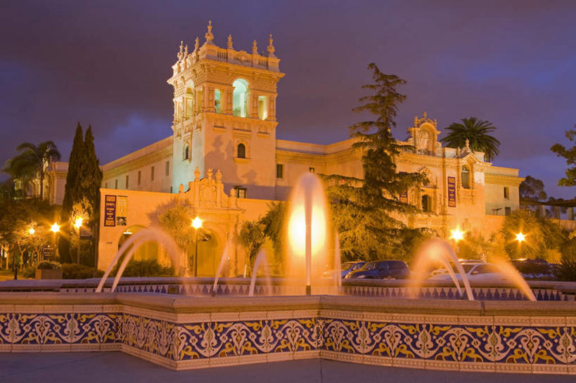 无人,博物馆,横图,室外,白天,正面,度假,美景,日落,植物,城市风光,城市,路灯,喷泉,棕榈树,叶子,照明,美国,阴影,飞溅,研究,溅,光线,液体,影子,景观,水滴,晚霞,霞光,落日,灯光,绿叶,教育,文化,娱乐,灯,水珠,树,树木,绿色,自然,黄昏,品味,享受,休闲,嫩叶,景色,彩霞,放松,生长,成长,展览,照亮,北美,北美洲,照明设备,喷洒,欣赏,加利福尼亚,美洲,水景,陈列,棕榈叶,加州,圣地亚哥,加利福尼亚州,金州,黄金州,圣地亚哥巴尔博亚公园,巴尔博亚公园,圣地牙哥,圣迭戈,北亚美利加洲,亚美利加洲,美观,夕照,典藏,设计,叶,叶片,夕阳,彩图,斜阳