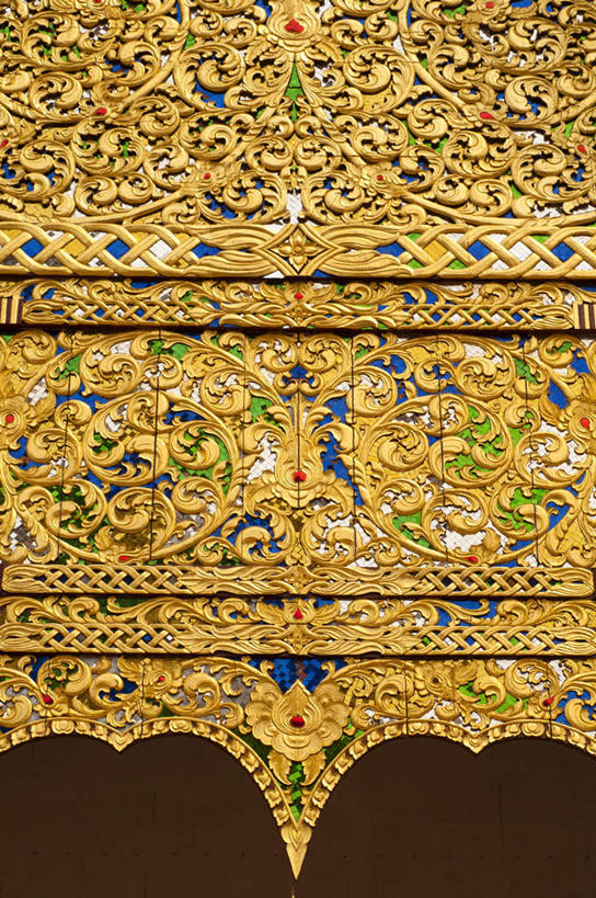 无人,竖图,室外,特写,白天,正面,旅游,度假,名胜古迹,标志建筑,地标,建筑,泰国,亚洲,阴影,花纹,遗迹,装饰,光线,影子,墙,古迹,文物,娱乐,建设,古建筑,清迈,墙壁,墙面,阳光,享受,休闲,金色,旅游胜地,放松,东南亚,华丽,修饰,点缀,富贵,古文明,忠诚,首府,泰王国,清迈府,衬托,美观,雅致,雅观,富丽,名誉,荣华,清迈省,柴迪隆寺,彩图