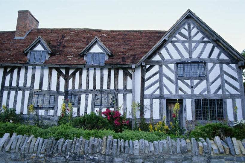 无人,家,栏杆,横图,室外,白天,仰视,度假,美景,城市风光,城市,英国,欧洲,一排,阴影,整齐,盛开,光线,影子,栅栏,房屋,屋子,景观,篱笆,围栏,花蕾,娱乐,护栏,楼房,英格兰,住宅,花,花瓣,花朵,鲜花,排列,蓝色,蓝天,天空,阳光,天,花苞,花蕊,享受,休闲,景色,放松,晴朗,西欧,队列,大不列颠,大不列颠及北爱尔兰联合王国,万里无云,大不列颠联合王国,日不落英帝国,西米德兰兹郡,英吉利,西米德兰兹,晴空,晴空万里,彩图,低角度拍摄,房子,沃里克郡