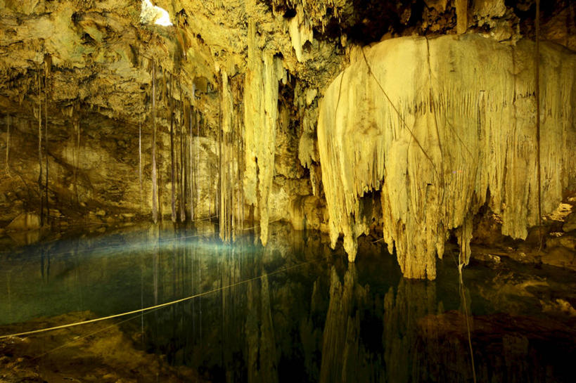 无人,横图,室外,白天,正面,旅游,度假,石头,美景,水,墨西哥,阴影,光线,石子,液体,影子,景观,水滴,娱乐,倒影,阳光,自然,享受,休闲,景色,放松,洞穴,倒映,北美,北美洲,自然风光,美洲,沉积岩,尤卡坦半岛,尤卡坦州,北亚美利加洲,亚美利加洲,墨西哥合众国,仙人掌王国,加敦半岛,犹加敦,洞窟,窟窿,反照,水成岩,石块,岩石,彩图