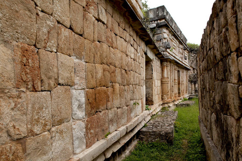 无人,家,宫殿,横图,室外,白天,正面,旅游,度假,草地,草坪,石头,名胜古迹,植物,别墅,标志建筑,地标,建筑,墨西哥,阴影,遗迹,光线,石子,影子,房屋,墙,屋子,公寓,古迹,文物,娱乐,建设,古建筑,洋房,楼房,废墟,墙壁,墙面,住宅,草,树,树木,蓝色,绿色,蓝天,天空,阳光,自然,天,享受,休闲,旅游胜地,放松,生长,晴朗,成长,北美,北美洲,玛雅,美洲,豪宅,古文明,万里无云,尤卡坦半岛,北亚美利加洲,亚美利加洲,墨西哥合众国,仙人掌王国,玛雅遗址,犹加敦半岛,石块,岩石,晴空,晴空万里,彩图,房子