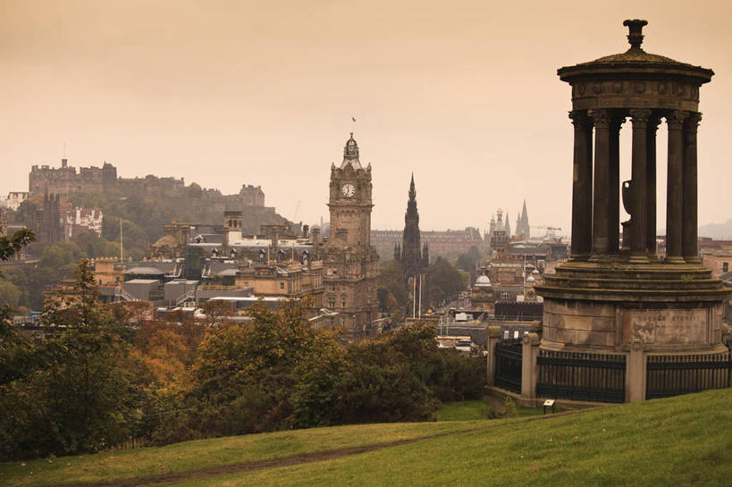 无人,家,横图,室外,白天,正面,旅游,度假,草地,草坪,美景,日落,植物,城市风光,城市,建筑,英国,欧洲,阴影,时间,光线,时钟,影子,房屋,屋子,景观,晚霞,霞光,落日,公寓,建筑群,首都,计时,娱乐,建设,洋房,楼房,苏格兰,住宅,草,树,树木,绿色,阳光,自然,黄昏,钟表,享受,休闲,表,景色,彩霞,放松,生长,成长,西欧,大不列颠,大不列颠及北爱尔兰联合王国,首府,塔钟,大不列颠联合王国,日不落英帝国,苏格兰王国,夕照,爱丁堡,卡尔顿山,钟,夕阳,彩图,房子,斜阳