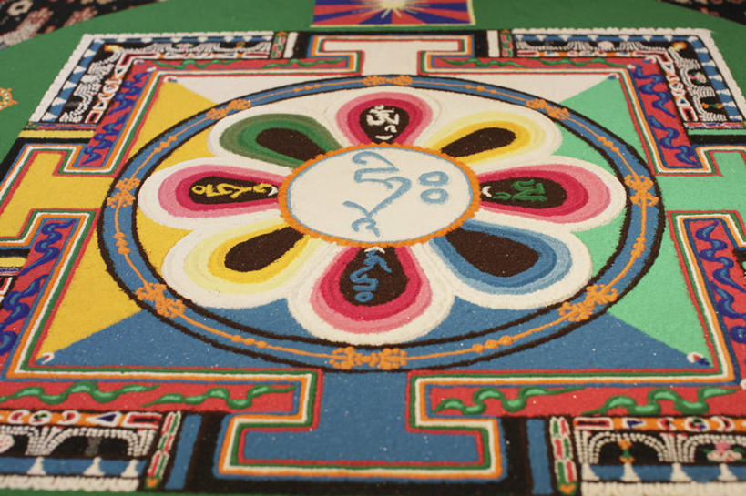 无人,横图,室内,白天,正面,爱情,旅游,度假,标志建筑,地标,建筑,法国,巴黎,欧洲,花纹,节日,装饰,盛开,首都,花蕾,文化,娱乐,建设,花,花瓣,花朵,鲜花,花苞,花蕊,祈祷,享受,休闲,健康,旅游胜地,放松,黑暗,许愿,宗教,佛教,信仰,纪念,华丽,修饰,祈求,死亡,点缀,麻醉,恐怖,曼陀罗花,法兰西共和国,止痛,镇静,欺骗,衬托,美观,雅致,雅观,法兰西第五共和国,释教,曼荼罗,曼陀罗,押不芦,洋金花,平安,幸运,彩图