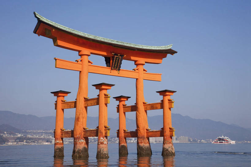 无人,横图,室外,白天,正面,旅游,度假,海浪,海洋,山,山脉,植物,门,标志建筑,地标,建筑,船,广岛县,日本,亚洲,阴影,波纹,节日,光线,影子,墙,浪花,山峰,神社,涟漪,山峦,文化,娱乐,建设,游轮,墙壁,墙面,游船,树,树木,蓝色,绿色,倒影,蓝天,水纹,天空,阳光,自然,海水,门框,交通工具,波浪,群山,天,祈祷,享受,休闲,健康,旅游胜地,放松,许愿,宗教,信仰,生长,晴朗,成长,纪念,神道,祈求,祭祀,倒映,载具,海景,东亚,本州,万里无云,宫岛,本州岛,日本国,広岛,水晕,中国地方,神道教,旅游船,反照,严岛,社屋,平安,大海,风浪,海,海水的波动,近岸浪,涌浪,晴空,晴空万里,彩图