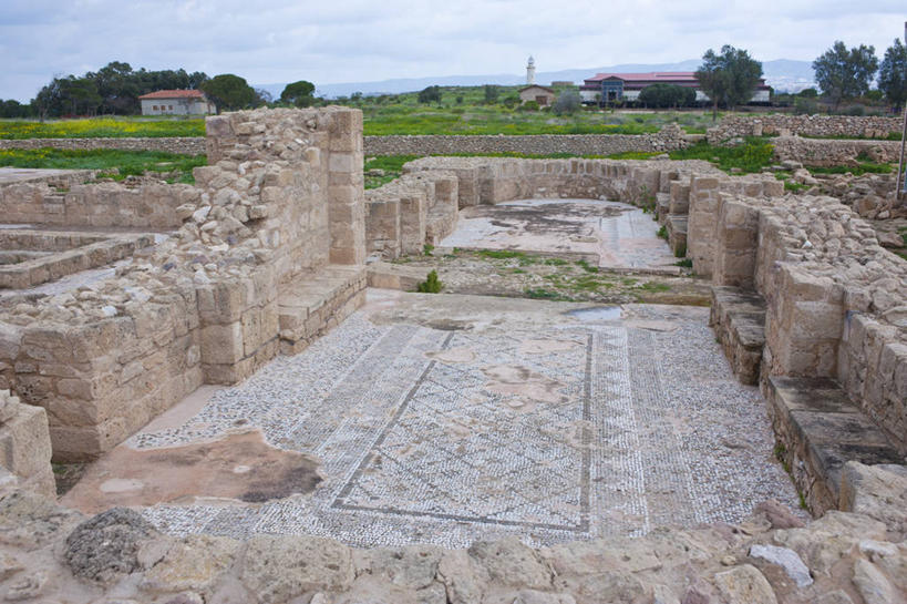 无人,横图,俯视,室外,白天,旅游,度假,草地,草坪,石头,名胜古迹,植物,标志建筑,地标,建筑,塞浦路斯,亚洲,阴影,遗迹,光线,石子,影子,墙,云,云朵,云彩,古迹,文物,娱乐,建设,古建筑,废墟,墙壁,墙面,草,树,树木,蓝色,绿色,白云,蓝天,天空,阳光,自然,天,享受,休闲,墓地,旅游胜地,放松,生长,晴朗,成长,坟墓,陵墓,西亚,坟场,古文明,塞浦路斯共和国,帕福斯,石块,岩石,晴空,彩图,高角度拍摄