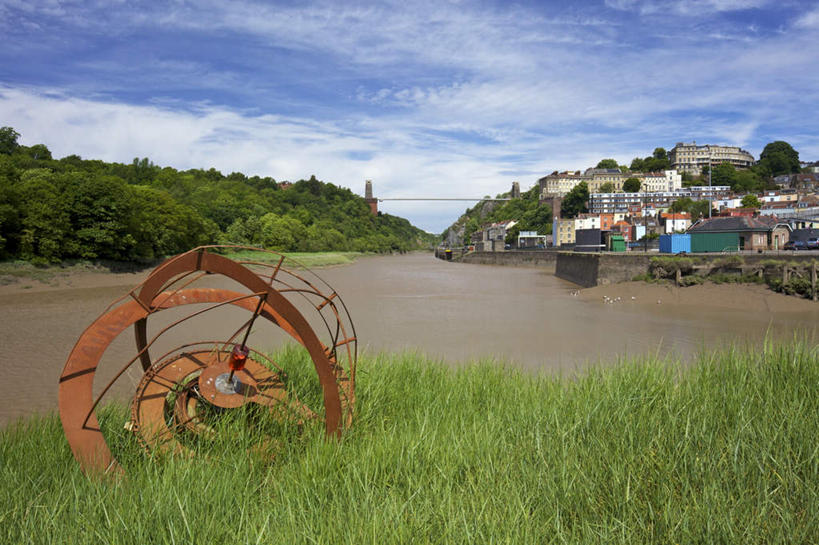 无人,家,横图,室外,白天,正面,度假,草地,草坪,美景,山,山脉,植物,城市风光,城市,大桥,桥梁,雕塑,英国,欧洲,阴影,艺术,装饰,光线,雕刻,雕像,影子,房屋,屋子,景观,山峰,云,云朵,斜拉桥,桥,山峦,云彩,娱乐,楼房,英格兰,住宅,球,草,树,树木,蓝色,绿色,白云,蓝天,天空,阳光,自然,工艺品,群山,天,享受,休闲,景色,放松,生长,晴朗,成长,纪念,美术,西欧,主题,大不列颠,陈列,大不列颠及北爱尔兰联合王国,功能,美学,大不列颠联合王国,日不落英帝国,漆雕,克里夫顿悬索桥,克利夫顿吊桥,布里斯托尔,布里斯托,晴空,彩图,房子