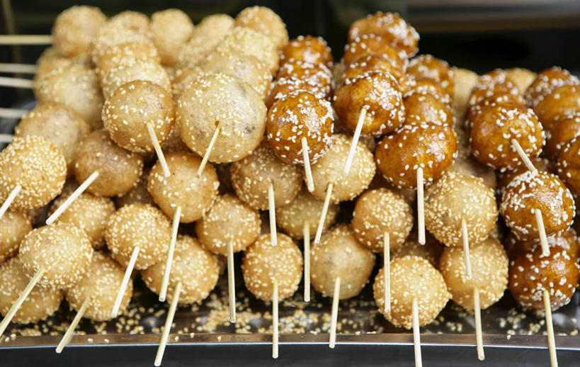 点心,无人,横图,室外,特写,白天,正面,旅游,度假,中国,亚洲,一堆,许多,阴影,堆叠,堆积,光线,影子,芝麻,食品,甜点,甜品,很多,文化,娱乐,小吃,食物,糕点,阳光,山楂,甜食,享受,休闲,中式,放松,四川省,糖葫芦,堆,东亚,四川,成都,成都市,冰糖葫芦,中华人民共和国,省会,西南地区,脂麻,胡麻,白麻,巨胜子,油麻,糖球,川,彩图,传统文化