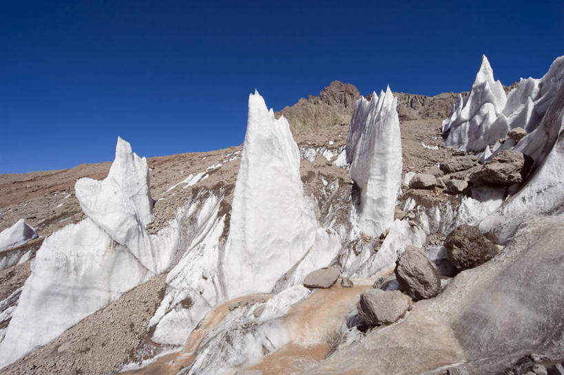 无人,横图,室外,白天,正面,旅游,度假,石头,美景,山,雪,雪山,大雪,阿根廷,阴影,光线,石子,影子,冰,积雪,景观,山峰,雪景,冬季,冬天,山峦,娱乐,蓝色,蓝天,天空,阳光,自然,天,享受,休闲,景色,南美,放松,寒冷,晴朗,冰冷,南美洲,拉丁美洲,自然风光,美洲,万里无云,亚美利加洲,严寒,南亚美利加洲,冰凉,酷寒,凛冽,凛凛,极冷,阿根廷共和国,阿空加瓜山,门多萨,门多萨省,石块,岩石,晴空,晴空万里,彩图