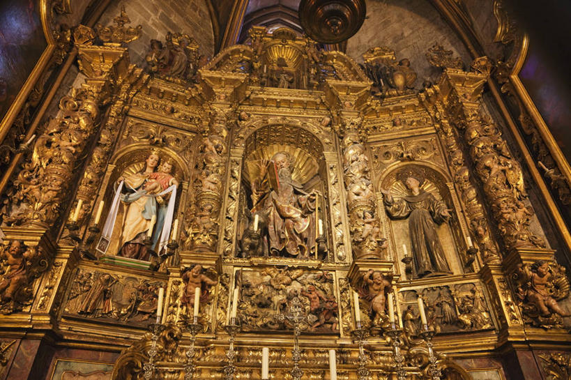 无人,教堂,站,坐,抱,横图,室内,白天,仰视,旅游,度假,标志建筑,地标,建筑,雕塑,西班牙,欧洲,巴塞罗那,节日,朦胧,模糊,艺术,装饰,雕刻,雕像,香炉,柱子,墙,注视,文化,娱乐,建设,墙壁,墙面,工艺品,观察,看,祈祷,站着,享受,休闲,健康,金色,旅游胜地,放松,许愿,宗教,信仰,抱着,观看,纪念,祈求,美术,祭奠,察看,搂着,关注,南欧,主题,祭坛,陈列,信念,首府,加泰罗尼亚,西班牙王国,功能,美学,巴塞罗那大教堂,平安,搂,搂抱,站立,坐着,彩图,低角度拍摄,全身,大教堂,礼拜堂