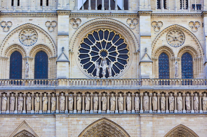 无人,教堂,栏杆,横图,室外,白天,仰视,旅游,度假,名胜古迹,窗户,标志建筑,地标,建筑,法国,巴黎,巴黎圣母院,欧洲,阴影,遗迹,装饰,光线,影子,围栏,古迹,文物,娱乐,建设,古建筑,护栏,玻璃窗,阳光,享受,休闲,旅游胜地,放松,哥特式,华丽,修饰,点缀,基督教,古文明,哥特式建筑,巴黎圣母院大教堂,衬托,美观,雅致,雅观,彩图,低角度拍摄