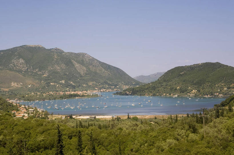 无人,横图,室外,白天,正面,旅游,度假,草地,草坪,湖,湖泊,美景,森林,山,山脉,树林,水,植物,希腊,欧洲,波纹,飞溅,溅,液体,湖面,景观,山峰,水滴,水流,水面,山峦,娱乐,水珠,草,树,树木,蓝色,绿色,蓝天,水纹,天空,自然,船尾波,波浪,湖水,群山,天,享受,休闲,景色,放松,生长,晴朗,成长,喷洒,自然风光,希腊共和国,万里无云,爱奥尼亚群岛,伊奥尼亚群岛,莱夫卡斯岛,晴空,晴空万里,彩图