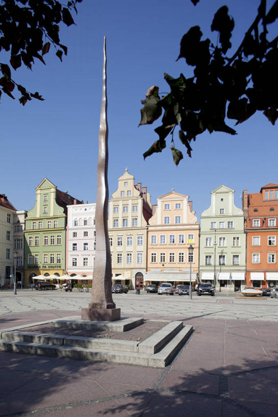 无人,家,竖图,室外,白天,仰视,度假,美景,植物,窗户,城市风光,城市,路灯,照明,雕塑,欧洲,波兰,一排,阴影,艺术,整齐,装饰,并列,并排,光线,雕刻,雕像,影子,房屋,墙,屋子,景观,公寓,灯光,娱乐,洋房,楼房,玻璃窗,墙壁,墙面,住宅,灯,树,树木,排列,蓝色,绿色,蓝天,天空,阳光,自然,工艺品,天,享受,休闲,景色,放松,生长,晴朗,成长,纪念,照亮,美术,照明设备,队列,主题,平行,陈列,中欧,万里无云,省会,功能,美学,波兰共和国,弗罗茨瓦夫,下西里西亚省,晴空,晴空万里,彩图,低角度拍摄,房子