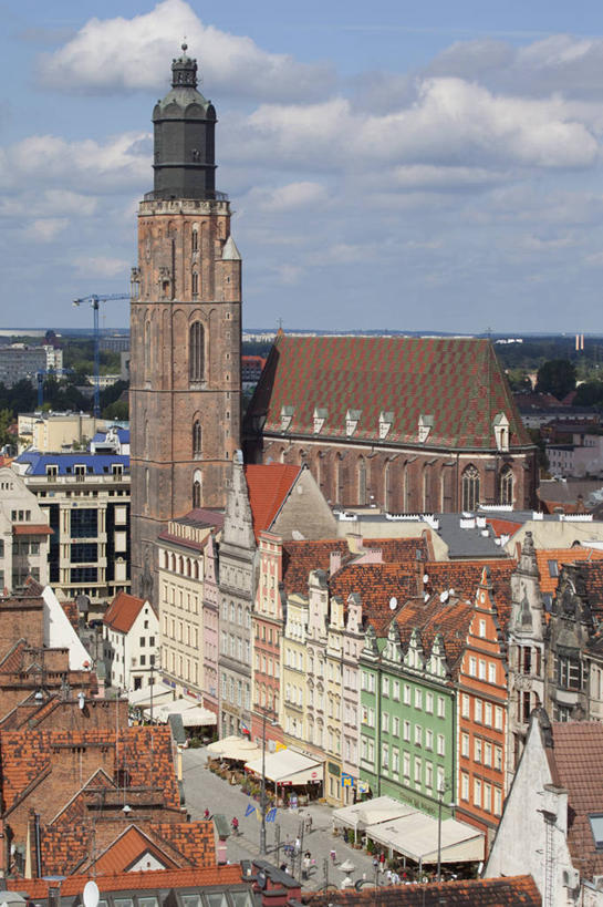 无人,家,教堂,竖图,俯视,室外,白天,旅游,度假,窗户,标志建筑,地标,建筑,欧洲,波兰,一排,阴影,节日,整齐,并列,并排,光线,影子,房屋,墙,屋子,云,云朵,公寓,云彩,文化,娱乐,建设,洋房,楼房,玻璃窗,墙壁,墙面,住宅,排列,蓝色,白云,蓝天,天空,阳光,天,祈祷,享受,休闲,健康,旅游胜地,放松,许愿,宗教,信仰,晴朗,纪念,祈求,基督教,队列,天主教,平行,信念,中欧,省会,波兰共和国,弗罗茨瓦夫,下西里西亚省,平安,晴空,彩图,高角度拍摄,房子,大教堂,礼拜堂