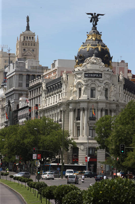 无人,博物馆,竖图,室外,白天,正面,旅游,度假,安全,名胜古迹,植物,标志建筑,城市,道路,地标,建筑,路,公路,汽车,雕塑,纽约,美国,许多,阴影,研究,遗迹,艺术,装饰,光线,雕刻,雕像,影子,红绿灯,分界线,曼哈顿,停车线,信号灯,交通,教育,古迹,文物,娱乐,建设,古建筑,车,树,树木,蓝色,绿色,蓝天,天空,阳光,自然,工艺品,交通工具,轿车,天,享受,休闲,旅游胜地,放松,警示,生长,晴朗,成长,纪念,展览,车行道,车行道分界线,美术,北美,北美洲,提示,欣赏,载具,主题,标线,美洲,流通,陈列,古文明,车行线,交通信号灯,纽约州,万里无云,帝国之州,帝国州,行人信号灯,功能,美学,北亚美利加洲,亚美利加洲,大都会艺术博物馆,漆雕,典藏,艺术博物馆,晴空,晴空万里,马路,彩图,曼哈顿岛