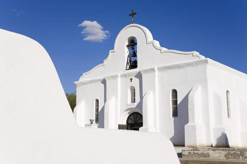 无人,教堂,横图,室外,白天,仰视,旅游,度假,名胜古迹,植物,楼梯,标志建筑,城市,地标,建筑,美国,阴影,节日,遗迹,光线,影子,阶梯,云,云朵,云彩,古迹,文化,文物,娱乐,建设,古建筑,台阶,树,树木,蓝色,绿色,白云,蓝天,天空,阳光,自然,天,祈祷,享受,休闲,健康,旅游胜地,放松,许愿,宗教,信仰,生长,晴朗,成长,纪念,祈求,北美,北美洲,基督教,天主教,德克萨斯州,美洲,信念,古文明,德克萨斯,得州,德州,得克萨斯州,孤星之州,北亚美利加洲,亚美利加洲,埃尔帕索,平安,晴空,彩图,低角度拍摄,大教堂,礼拜堂