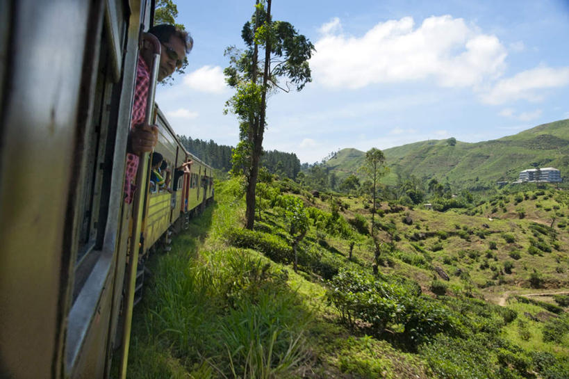 无人,横图,室外,白天,正面,旅游,度假,草地,草坪,美景,植物,火车,斯里兰卡,亚洲,一辆,阴影,光线,影子,景观,云,云朵,云彩,娱乐,车,草,树,树木,蓝色,绿色,白云,蓝天,天空,阳光,自然,交通工具,天,享受,休闲,景色,放松,生长,晴朗,成长,自然风光,载具,南亚,斯里兰卡民主社会主义共和国,康提,康提古城,马哈努沃勒,晴空,彩图