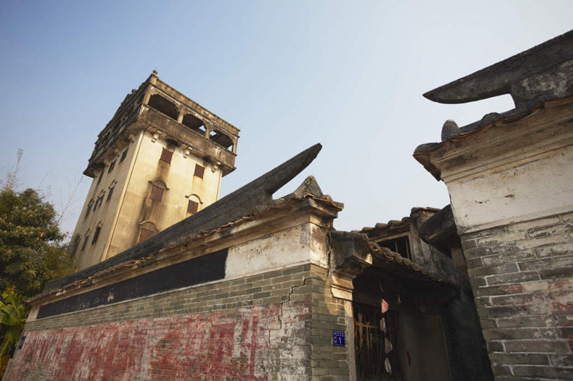 无人,横图,室外,白天,正面,旅游,度假,名胜古迹,植物,标志建筑,道路,地标,建筑,中国,亚洲,阴影,遗迹,光线,信息,影子,墙,灯塔,交通,方向,古迹,文物,娱乐,建设,古建筑,墙壁,墙面,树,树木,蓝色,绿色,蓝天,天空,阳光,自然,天,享受,休闲,旅游胜地,放松,生长,晴朗,成长,引导,指引,古文明,东亚,广东,广东省,万里无云,中华人民共和国,华南地区,粤,航标,开平,晴空,晴空万里,彩图,导航