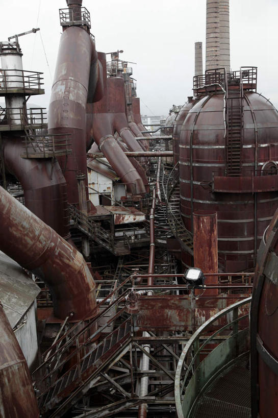 无人,工厂,栏杆,竖图,俯视,室外,白天,度假,美景,楼梯,城市风光,城市,德国,欧洲,阴影,光线,扶手,影子,支架,阶梯,景观,塔,娱乐,护栏,架子,脚手架,台阶,施工,天空,阳光,天,享受,休闲,景色,放松,晴朗,支撑,固定,西欧,万里无云,德意志联邦共和国,萨尔州,晴空,晴空万里,彩图,高角度拍摄,工地,制造厂,稳固