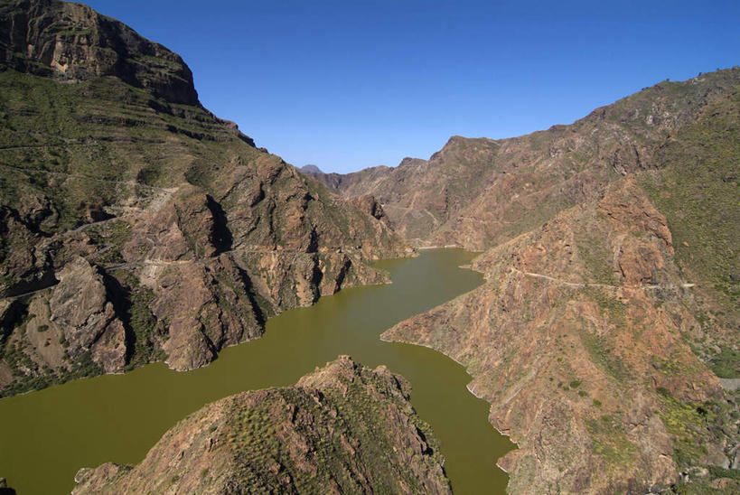 无人,横图,室外,白天,正面,旅游,度假,河流,美景,森林,山,山脉,树林,水,植物,西班牙,欧洲,阴影,光线,纹路,纹理,影子,河水,景观,山峰,水流,山峦,娱乐,树,树木,蓝色,绿色,蓝天,天空,阳光,自然,群山,天,享受,休闲,景色,放松,生长,成长,加纳利群岛,南欧,自然风光,加那利群岛,肌理,西班牙王国,大加纳利岛,彩图