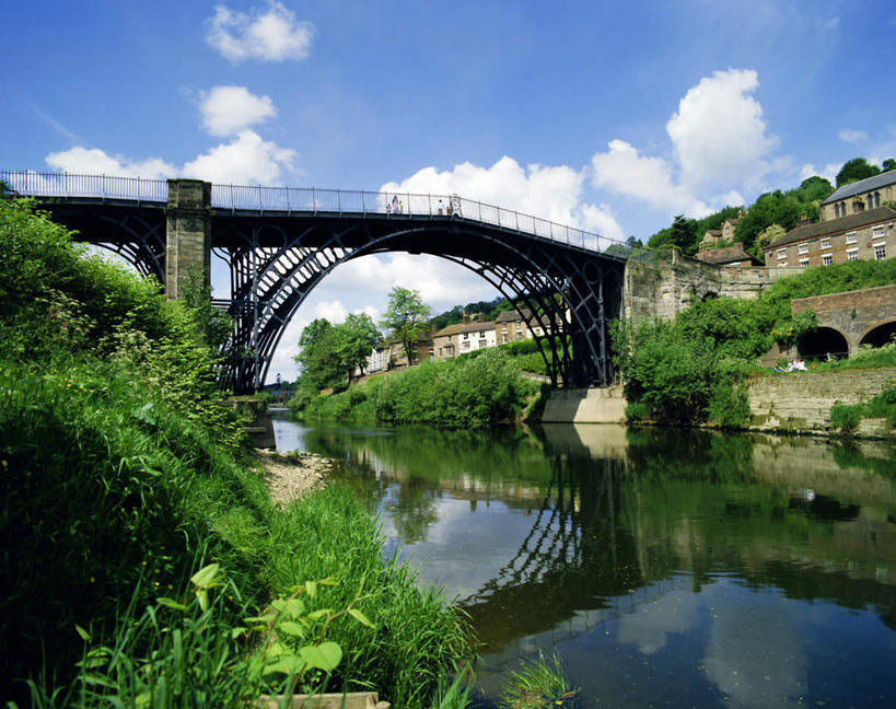 无人,家,横图,室外,白天,正面,度假,草地,草坪,河流,美景,水,植物,城市风光,城市,大桥,立交桥,桥梁,英国,欧洲,阴影,波纹,光线,影子,房屋,屋子,河水,景观,水流,云,云朵,高架,斜拉桥,桥,涟漪,云彩,娱乐,楼房,英格兰,住宅,草,树,树木,蓝色,绿色,白云,倒影,蓝天,水纹,天空,阳光,自然,波浪,天,享受,休闲,景色,放松,生长,晴朗,成长,倒映,西欧,大不列颠,大不列颠及北爱尔兰联合王国,水晕,大不列颠联合王国,日不落英帝国,反照,西米德兰兹郡,英吉利,西米德兰兹,什罗普郡,铁桥峡谷,晴空,彩图,房子