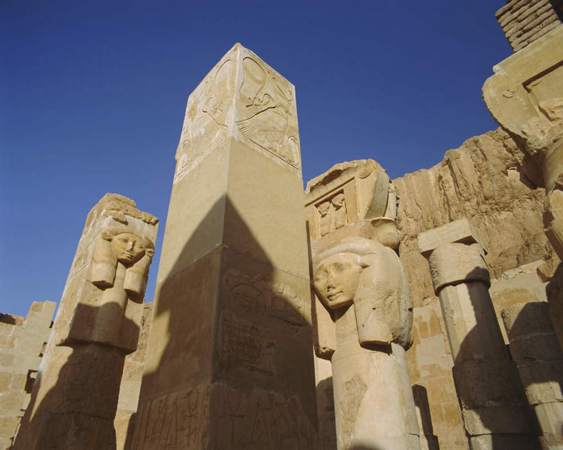 脸,头,脸颊,无人,寺庙,横图,室外,特写,白天,仰视,旅游,度假,石头,雕塑,约旦,亚洲,阴影,节日,艺术,装饰,光线,雕刻,雕像,石子,影子,塔,燃烧,文化,娱乐,蓝色,蓝天,天空,香火,工艺品,庙宇,天,祈祷,享受,休闲,健康,放松,许愿,宗教,信仰,晴朗,纪念,华丽,修饰,祈求,美术,点缀,主题,西亚,陈列,万里无云,功能,美学,衬托,美观,雅致,雅观,约旦哈希姆王国,平安,头部,脸部,脸蛋,面部,石块,岩石,晴空,晴空万里,彩图,低角度拍摄,庙,寺