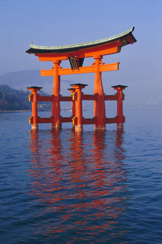 无人,竖图,室外,白天,正面,度假,海浪,海洋,美景,城市风光,城市,广岛县,日本,亚洲,阴影,节日,光线,影子,景观,浪花,水平线,辽阔,神社,海平线,文化,娱乐,蓝色,蓝天,天空,阳光,海水,天,祈祷,享受,休闲,广阔,健康,景色,放松,许愿,宗教,信仰,晴朗,纪念,神道,一望无际,祈求,祭祀,海景,东亚,本州,万里无云,严岛神社,宫岛,本州岛,日本国,広岛,中国地方,神道教,无边无际,一马平川,严岛,社屋,平安,大海,风浪,海,海水的波动,近岸浪,涌浪,晴空,晴空万里,彩图,水天相接,水天一线