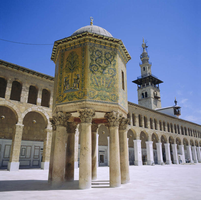 无人,横图,室外,白天,仰视,旅游,度假,名胜古迹,标志建筑,地标,建筑,叙利亚,亚洲,阴影,节日,遗迹,光线,影子,首都,古迹,文化,文物,娱乐,建设,古建筑,蓝色,蓝天,天空,阳光,天,祈祷,享受,休闲,健康,旅游胜地,放松,许愿,宗教,信仰,晴朗,纪念,祈求,伊斯兰教,清真寺,西亚,古文明,万里无云,阿拉伯叙利亚共和国,大马士革,大马士革清真寺,倭马亚大清真寺,平安,晴空,晴空万里,彩图,低角度拍摄