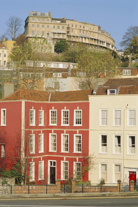 无人,家,竖图,室外,白天,正面,度假,草地,草坪,美景,植物,窗户,城市风光,城市,英国,欧洲,一排,阴影,整齐,并列,并排,光线,影子,房屋,墙,屋子,景观,公寓,娱乐,洋房,楼房,玻璃窗,墙壁,墙面,住宅,草,树,树木,排列,蓝色,绿色,蓝天,天空,阳光,自然,天,享受,休闲,景色,放松,生长,晴朗,成长,西欧,队列,大不列颠,平行,大不列颠及北爱尔兰联合王国,万里无云,大不列颠联合王国,日不落英帝国,克里夫顿悬索桥,克利夫顿吊桥,晴空,晴空万里,彩图,房子