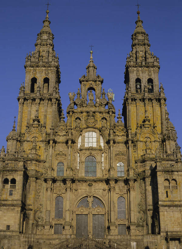 无人,教堂,竖图,室外,白天,仰视,旅游,度假,窗户,标志建筑,地标,建筑,西班牙,欧洲,一排,许多,阴影,节日,整齐,光线,十字架,影子,文化,娱乐,建设,玻璃窗,排列,蓝色,蓝天,天空,阳光,天,祈祷,享受,休闲,健康,旅游胜地,放松,许愿,宗教,信仰,晴朗,纪念,祈求,队列,南欧,信念,万里无云,西班牙王国,圣地亚哥.德孔波斯特拉古城,平安,晴空,晴空万里,彩图,低角度拍摄,大教堂,礼拜堂