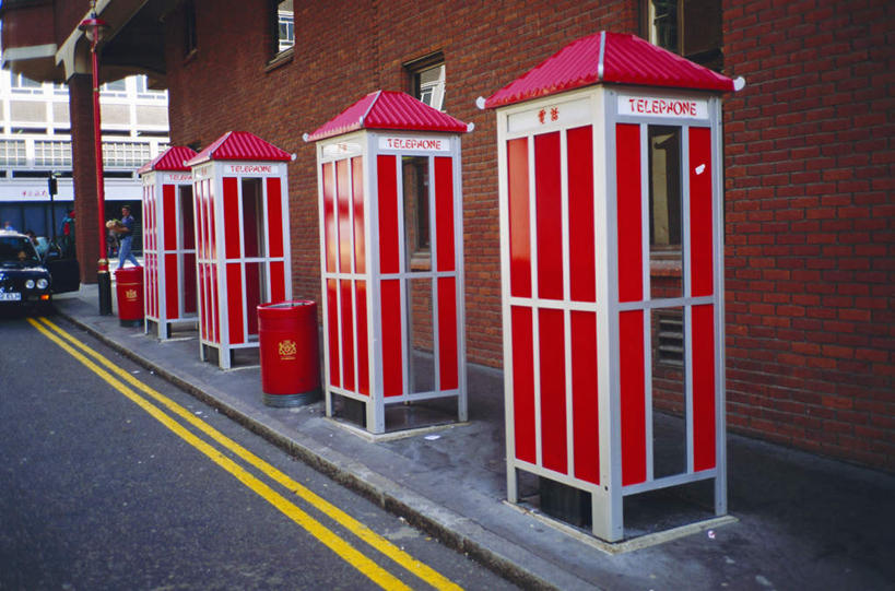 无人,打电话,横图,室外,白天,正面,度假,美景,城市风光,城市,道路,路,公路,汽车,电话,英国,欧洲,伦敦,一排,整齐,景观,分界线,停车线,交通,首都,娱乐,通讯设备,电话亭,车,排列,红色,话筒,交通工具,轿车,享受,休闲,电话线,景色,放松,车行道,车行道分界线,西欧,队列,载具,标线,大不列颠,威斯敏斯特市,车行线,中国城,大不列颠及北爱尔兰联合王国,大不列颠联合王国,日不落英帝国,雾都,伦敦唐人街,苏活区,索霍区,交流,电话机,马路,沟通,通话,彩图