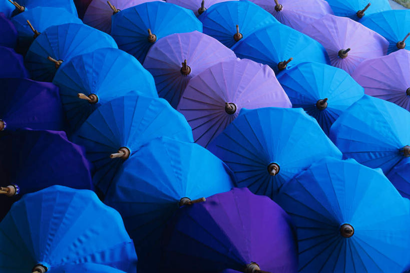 无人,横图,俯视,室外,白天,旅游,度假,幸福,泰国,亚洲,一排,许多,阴影,整齐,并列,并排,光线,伞,影子,雨伞,纸伞,很多,古典,油纸伞,文化,娱乐,阳伞,排列,阳光,享受,休闲,放松,东南亚,纪念,吉祥,队列,古朴,平行,泰王国,清迈府,清迈省,平安,彩图,高角度拍摄