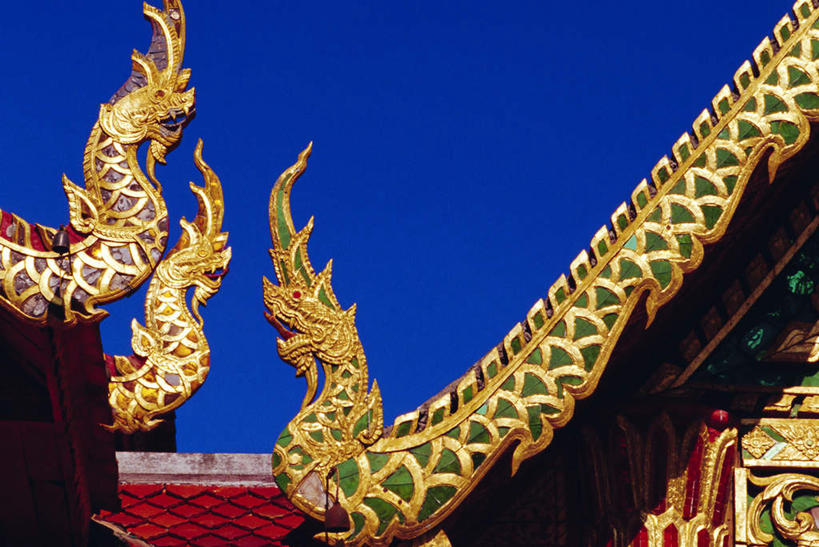 无人,寺庙,横图,室外,白天,仰视,旅游,度假,标志建筑,地标,建筑,野生动物,雕塑,泰国,亚洲,阴影,节日,艺术,装饰,光线,爬行动物,蛇,雕刻,雕像,影子,文化,娱乐,建设,蓝色,蓝天,天空,阳光,动物,工艺品,庙宇,天,祈祷,享受,休闲,健康,旅游胜地,放松,许愿,宗教,东南亚,佛教,信仰,晴朗,纪念,祈求,美术,冷血动物,主题,凶猛,脊椎动物,长虫,陈列,万里无云,泰王国,清迈府,素贴寺,功能,美学,释教,清迈省,残暴,平安,凶残,晴空,晴空万里,彩图,低角度拍摄,庙,寺,冷血