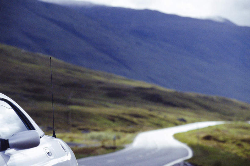 无人,横图,室外,白天,正面,旅游,度假,安全,草地,草坪,美景,山,山脉,植物,镜子,道路,路,公路,汽车,英国,欧洲,一辆,阴影,反射,光线,影子,景观,山峰,云,云朵,分界线,反光镜,停车线,交通,山峦,云彩,娱乐,苏格兰,车,草,一个,蓝色,绿色,白云,蓝天,天空,阳光,自然,交通工具,轿车,群山,天,享受,休闲,景色,放松,晴朗,单个,车行道,车行道分界线,镜像,生命,镜面,西欧,自然风光,载具,标线,大不列颠,车行线,大不列颠及北爱尔兰联合王国,光学,凸面镜,大不列颠联合王国,日不落英帝国,苏格兰王国,晴空,马路,彩图,广角镜