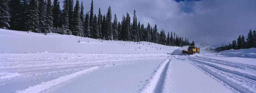 无人,横图,室外,白天,正面,美景,山,树林,雪,雪山,植物,大雪,加拿大,一辆,飞溅,溅,冰,积雪,景观,山峰,雪景,云,云朵,冬季,冬天,山峦,痕迹,云彩,车,树,树木,蓝色,绿色,白云,蓝天,天空,自然,交通工具,天,景色,寒冷,生长,晴朗,成长,冰冷,北美,北美洲,喷洒,自然风光,载具,美洲,阿尔伯塔省,阿尔伯塔,北亚美利加洲,亚美利加洲,严寒,冰凉,酷寒,凛冽,凛凛,极冷,清扫车,陈迹,艾伯塔,艾伯塔省,晴空,彩图