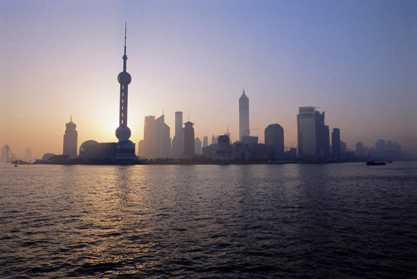 无人,高楼大厦,横图,室外,白天,正面,办公楼,河流,日落,水,标志建筑,大厦,地标,建筑,摩天大楼,写字楼,上海,中国,亚洲,朦胧,模糊,房顶,房屋,屋顶,屋子,河水,晚霞,霞光,落日,公寓,建筑群,交通,顶棚,建设,东方明珠,黄浦江,浦东,楼房,江水,住宅,黄昏,楼宇,商务楼,彩霞,申,浦东新区,东亚,东方明珠广播电视塔,东方明珠电视塔,上海市,中华人民共和国,沪,华东地区,夕照,夕阳,彩图,房子,大楼,高层建筑,高楼,摩天楼,斜阳