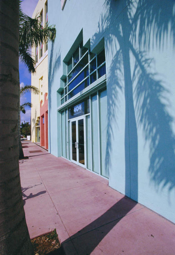 无人,家,竖图,室外,白天,正面,度假,海浪,海洋,美景,沙滩,窗户,城市风光,城市,美国,阴影,光线,沙子,影子,房屋,墙,屋子,海岸,景观,浪花,公寓,沙地,娱乐,洋房,楼房,玻璃窗,墙壁,墙面,住宅,阳光,海水,享受,休闲,景色,放松,北美,北美洲,美洲,海景,佛罗里达,佛罗里达州,迈阿密,佛州,阳光州,迈阿密海滩,北亚美利加洲,亚美利加洲,棕榈海滩,大海,风浪,海,海水的波动,海滩,近岸浪,涌浪,彩图,房子,棕榈滩