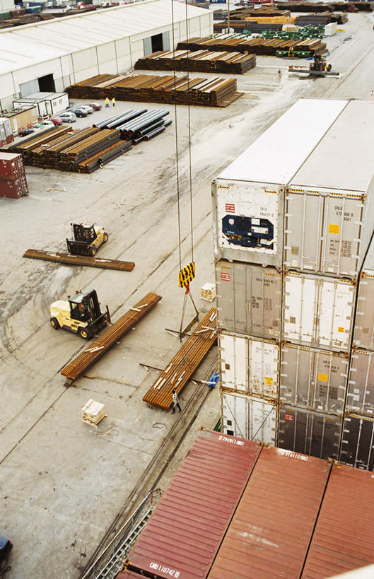 无人,码头,竖图,俯视,室外,白天,度假,技术,美景,城市风光,城市,港口,建筑,汽车,西班牙,欧洲,一堆,许多,阴影,堆叠,堆积,光线,影子,景观,集装箱,娱乐,设备,货柜,车,吊车,施工,阳光,绳子,箱子,交通工具,轿车,享受,休闲,机械,起重机,景色,放松,运输,堆,绳索,工程,南欧,载具,物流,西班牙王国,工作车,施工车,汽车吊,巴斯克,巴斯克自治区,毕尔巴鄂,彩图,高角度拍摄,摆渡口,埠头,渡口,渡头,港湾,海港,货运码头,口岸,商港