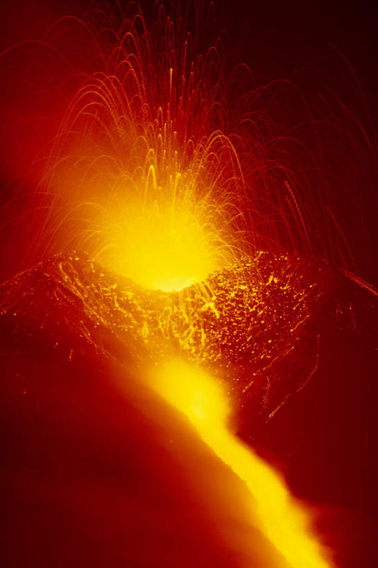 无人,竖图,俯视,室外,白天,旅游,度假,热情,火山,美景,火,意大利,欧洲,阴影,光线,火焰,影子,景观,燃烧,娱乐,自然,享受,休闲,景色,熔岩,放松,流动,活动,西西里,南欧,自然风光,意大利共和国,西西里岛,活火山,死火山,休眠火山,彩图,高角度拍摄