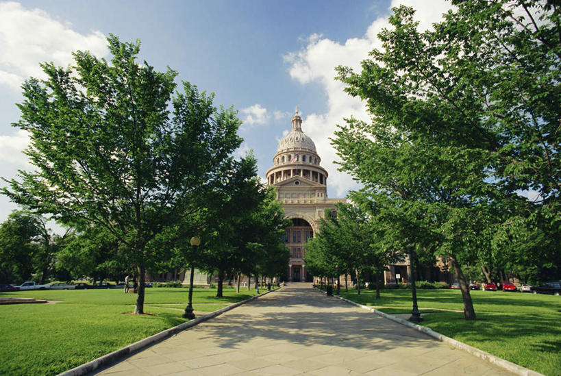 无人,高楼大厦,横图,室外,白天,正面,旅游,度假,办公楼,草地,草坪,植物,标志建筑,城市,大厦,道路,地标,建筑,路,摩天大楼,写字楼,美国,阴影,光线,影子,云,云朵,小路,交通,云彩,娱乐,建设,国会大厦,草,树,树木,蓝色,绿色,白云,蓝天,天空,阳光,自然,楼宇,天,享受,休闲,旅游胜地,商务楼,放松,生长,晴朗,成长,北美,北美洲,德克萨斯州,美洲,德克萨斯,国会大楼,得州,德州,得克萨斯州,孤星之州,首府,议会大厦,议会大楼,首都大厦,州议会大厦,州政府,州会议厅,北亚美利加洲,亚美利加洲,奥斯汀,奥斯丁,晴空,彩图,大楼,高层建筑,高楼,摩天楼