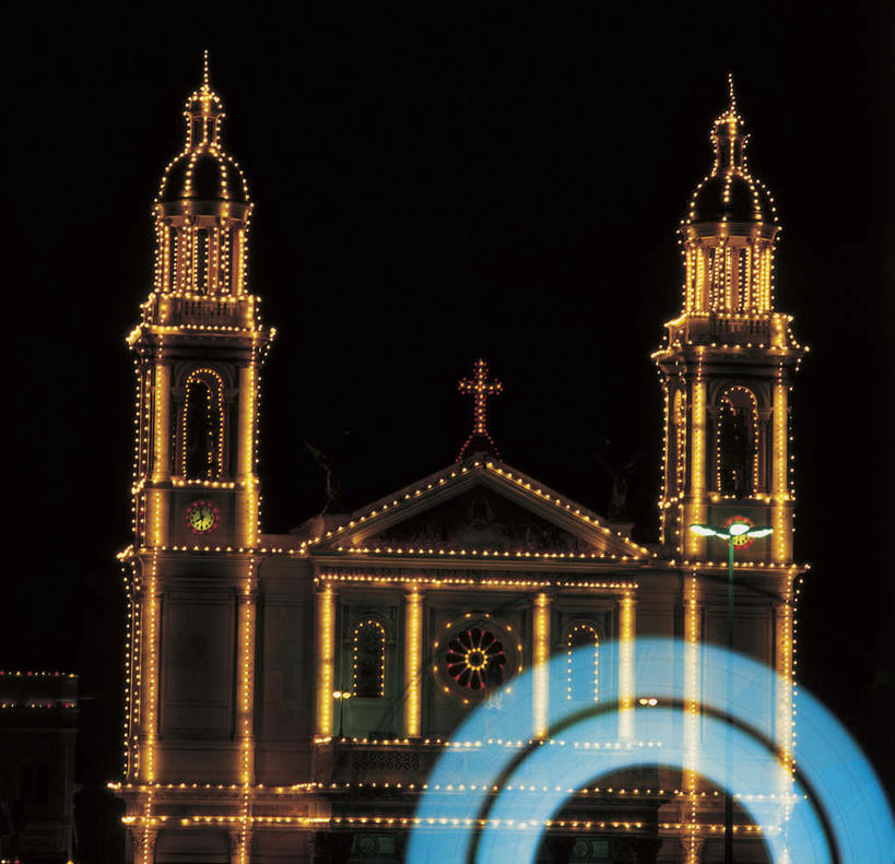 无人,教堂,横图,室外,夜晚,正面,旅游,度假,标志建筑,地标,建筑,路灯,照明,阴影,节日,光线,十字架,影子,灯光,文化,娱乐,建设,灯,祈祷,享受,休闲,健康,旅游胜地,放松,许愿,宗教,信仰,纪念,祈求,照亮,基督教,照明设备,天主教,信念,平安,彩图,大教堂,礼拜堂