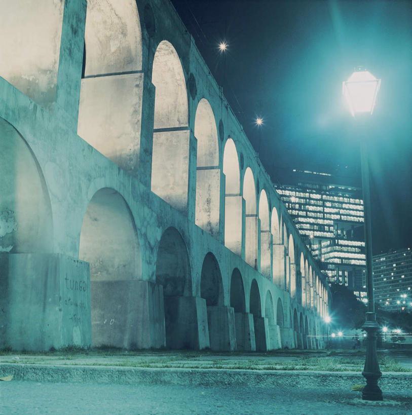 无人,竖图,室外,夜晚,仰视,度假,美景,门,城市风光,城市,道路,路,路灯,照明,巴西,一排,阴影,整齐,光线,影子,墙,景观,拱门,小路,灯光,交通,娱乐,墙壁,墙面,灯,排列,门框,享受,休闲,景色,南美,放松,照亮,南美洲,照明设备,拉丁美洲,队列,美洲,里约热内卢州,巴西联邦共和国,亚美利加洲,南亚美利加洲,彩图,低角度拍摄