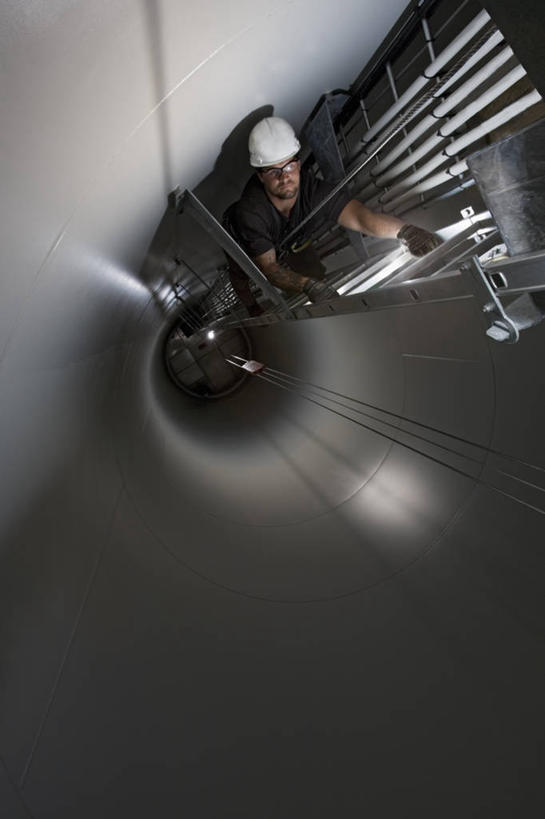 西方人,成年人,中年人,一个人,工程师,攀登,竖图,室内,技术,欧洲,美国,欧洲人,仅一个男性,仅一个人,仅一个中年男性,环保,风力,发电机,梯子,塔,看,职业,探索,工业,摄影,能源,电,环境,回收,资源,工程,利用,低碳,循环,替代能源,华盛顿州,持续,男人,男性,中年男性,白种人,风轮机,彩图