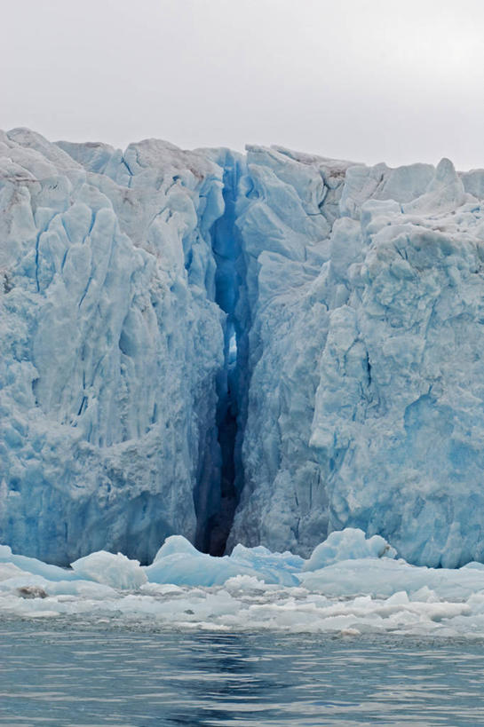 无人,竖图,室外,白天,冰山,海洋,山,全球变暖,挪威,摩纳哥,欧洲,融化,冰,地形,山峰,山峦,冰川,蓝色,自然,摩纳哥公国,寒冷,摄影,冰冷,北冰洋,冰河,地貌,严寒,冰凉,酷寒,凛冽,凛凛,极冷,斯瓦尔巴德群岛,彩图