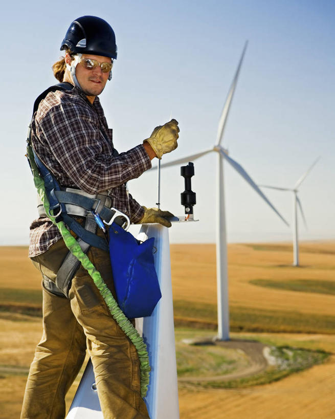 西方人,成年人,中年人,一个人,工程师,农场,竖图,室外,白天,技术,风,欧洲,美国,欧洲人,仅一个男性,仅一个人,仅一个中年男性,环保,风力,发电机,塔,打开,职业,探索,工业,摄影,收获,能源,电,电源,环境,回收,资源,工程,开启,肖像,利用,低碳,循环,替代能源,华盛顿州,帕卢斯,环境保护,涡轮,持续,男人,男性,中年男性,白种人,风轮机,半身,彩图