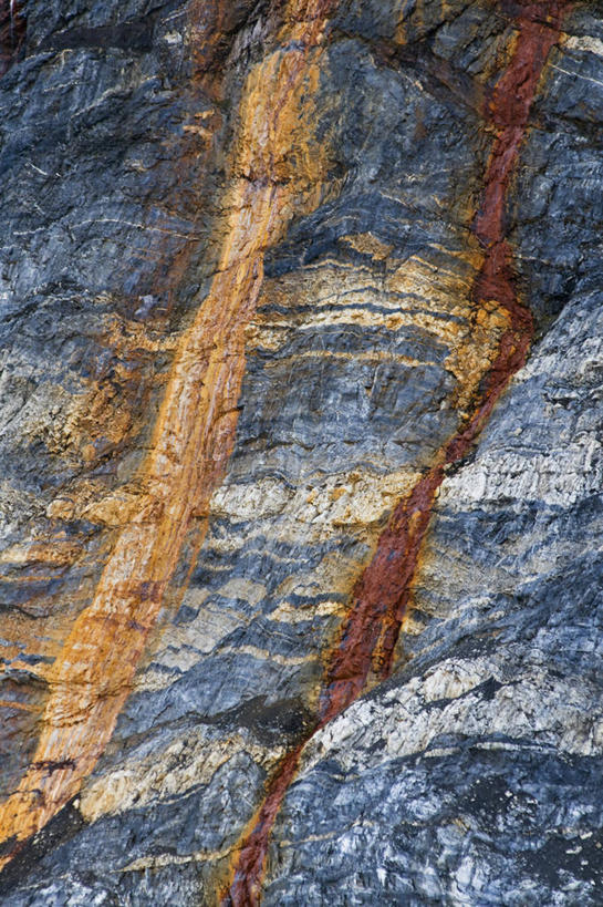 无人,竖图,室外,白天,北极,挪威,岩床,自然,摄影,地貌,斯瓦尔巴德群岛,地质学,矿物质,岩石,彩图